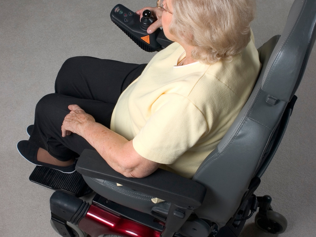 E-Rollstühle sind eine wertvolle Unterstützung für Menschen mit körperlichen Einschränkungen